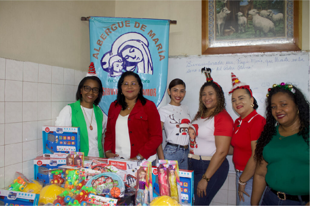Regalando Sonrisas: un encuentro navideño con la niñez colonense​ 4